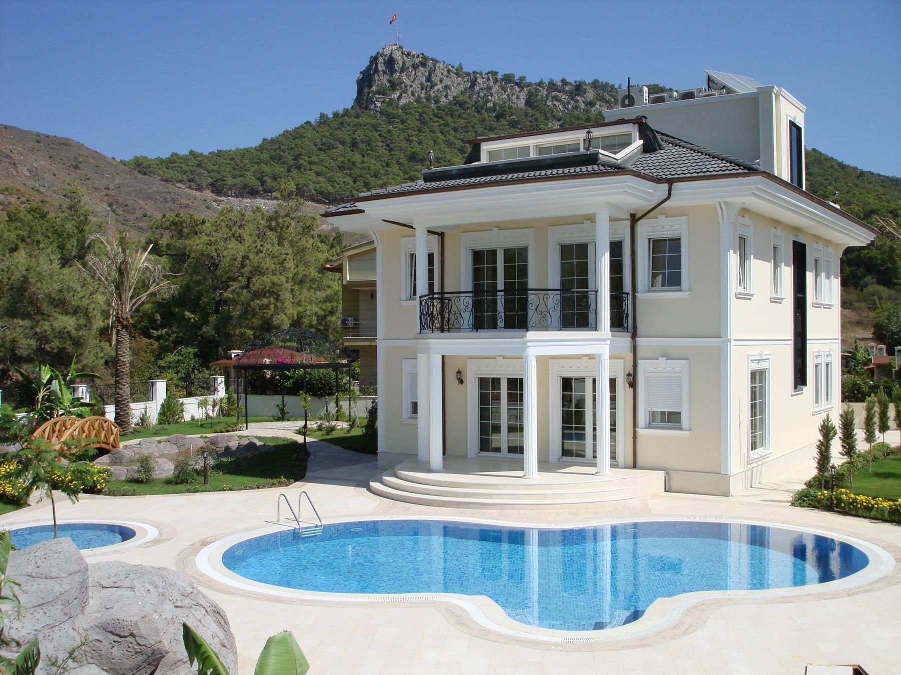 Taahhüt,Tadilat ve Anahtar Teslim Proje 
                      ,Alt Yapı ve Üstyapı,Kaba ve İnce İşler,İş Yeri-Villa ve Daire Anahtar Teslim Proje,Ugar Grup İnşaat
